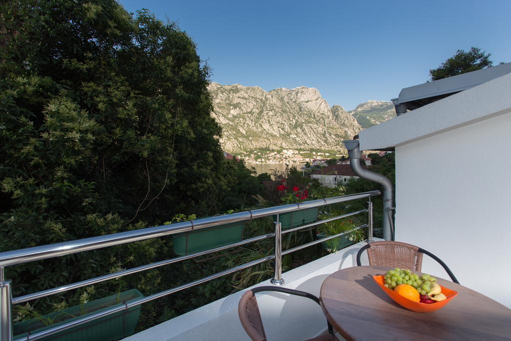 Djurovic Apartments Montenegro Kotor Exterior photo